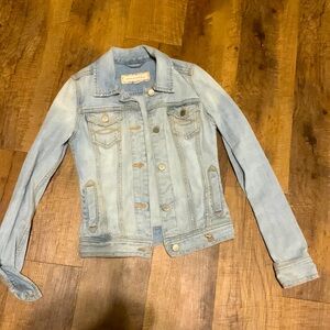 Girls Medium Abercrombie jean jacket. Excellent condition.